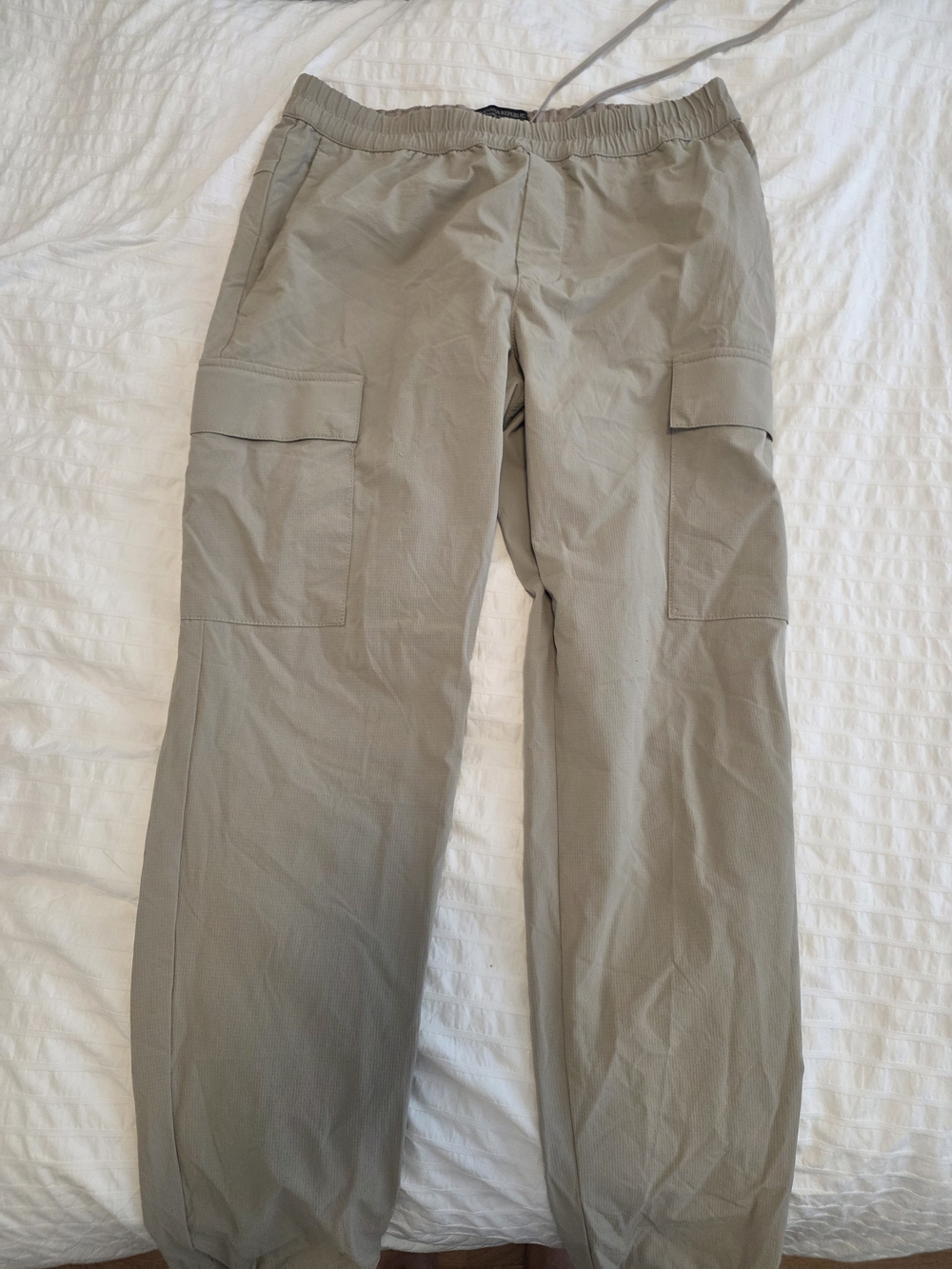 Banana Republic Men's Cargo Pants in Light Khaki